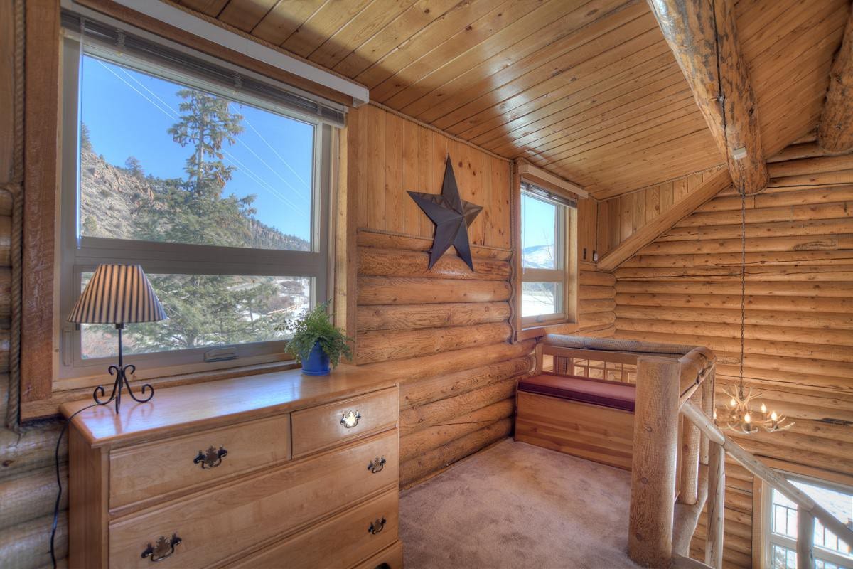 New Listing! Cozy Cabin - 1,000 feet River Acess