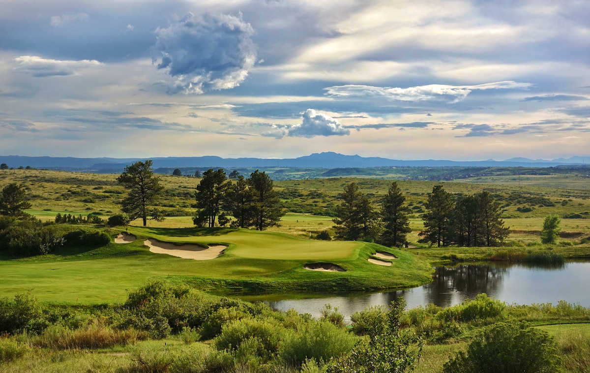 Postcard City | Golf. Fitness Center