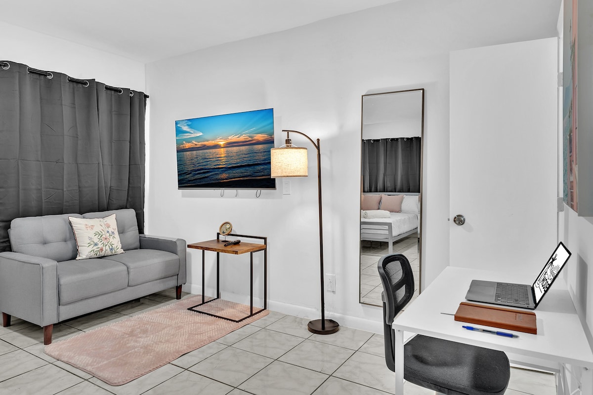 Executive Studio Suite @ Hollywood Beach Blvd