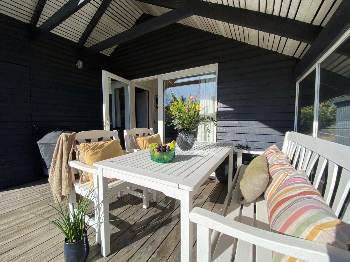 Charming, smaller family holiday cottage 022502