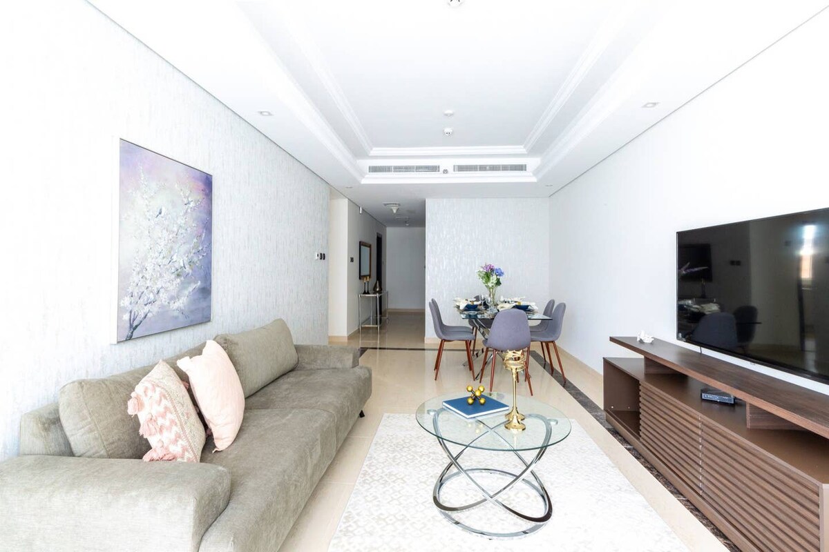 Luxurious 3BR Loft w/ Study in Downtown Dubai