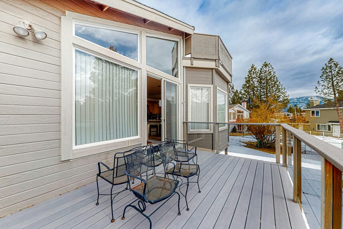 3BR Lake Tahoe home with rooftop hot tub & views