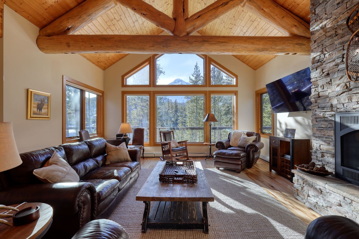 Ski Accessible Home with Private Hot Tub!