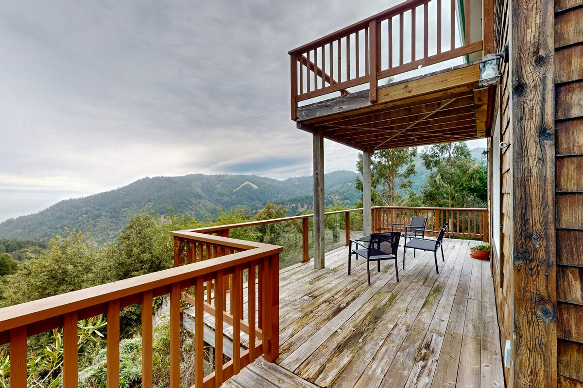 Dog-friendly 2BR with ocean view & amazing deck