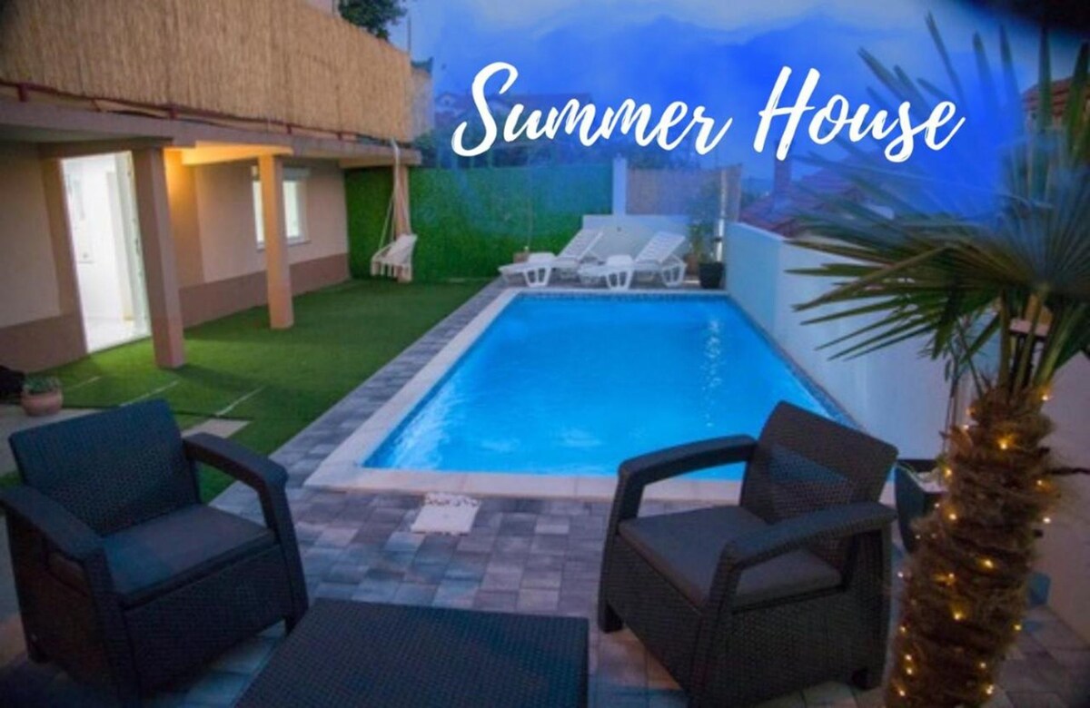 Summer House -带泳池的公寓