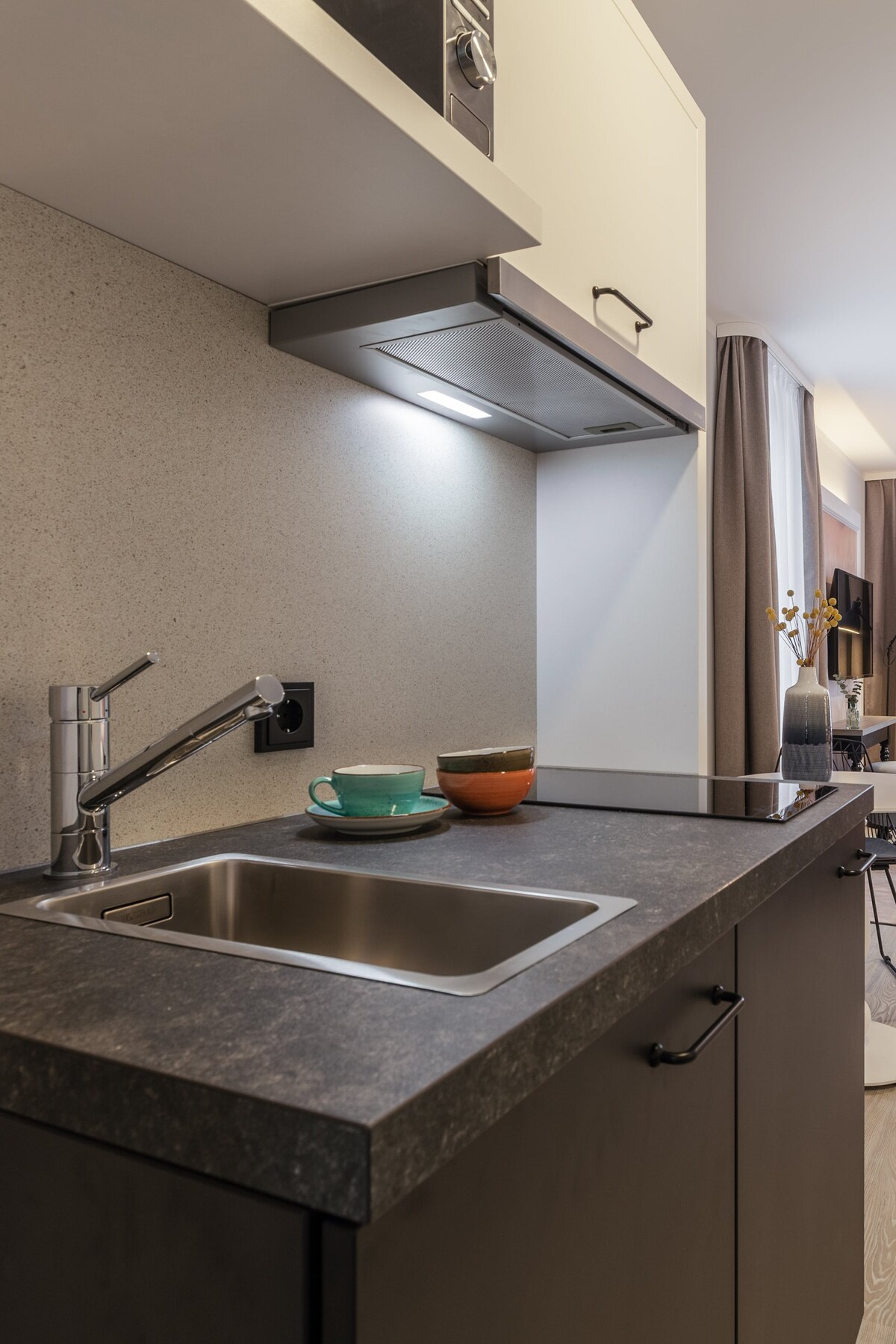 Your own Berlin flat with kitchenette & balcony