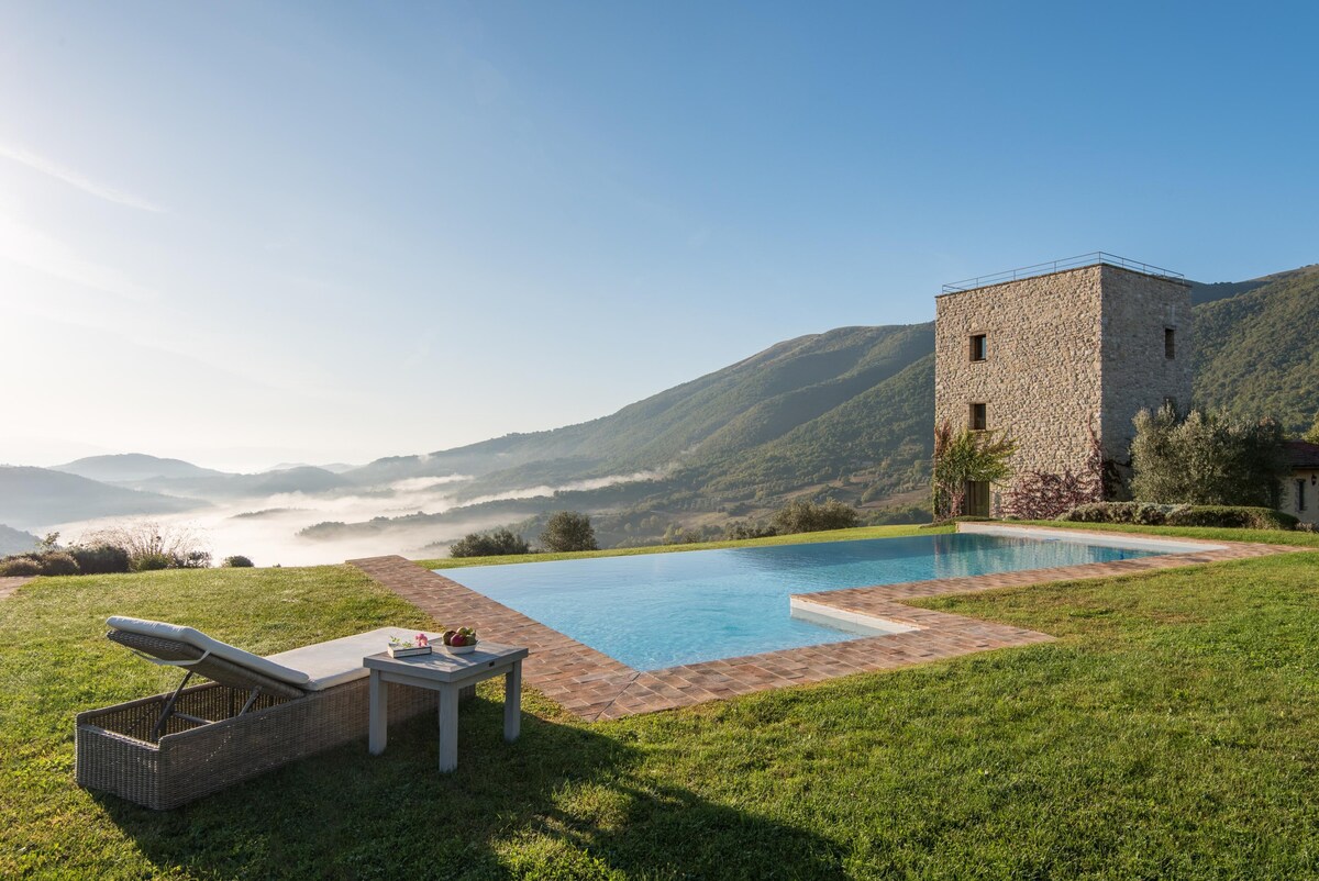 Rustic Villa Torre with panorama view in Umbria