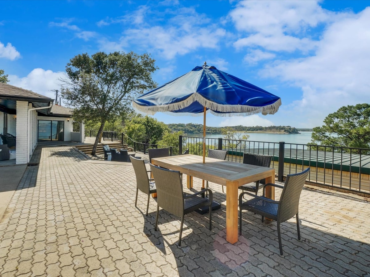 Lakeside Living at its Finest | Bar, Jacuzzi