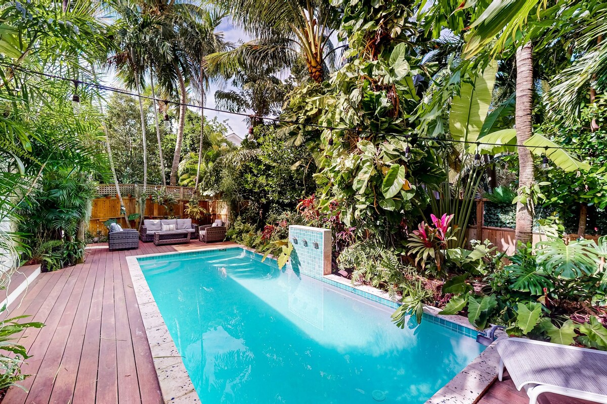 3BR lush oasis with private pool & furnished patio