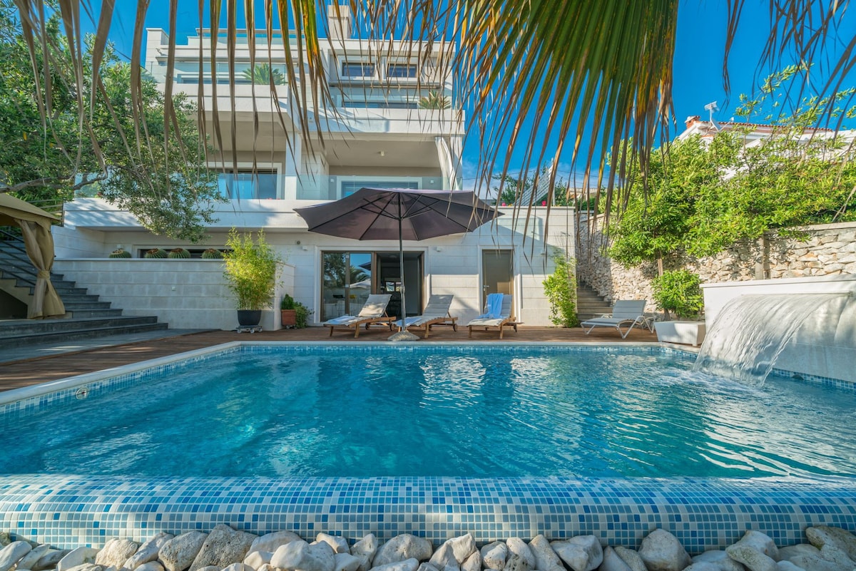 Luxury Beachfront Villa Sunshine Trogir with sauna