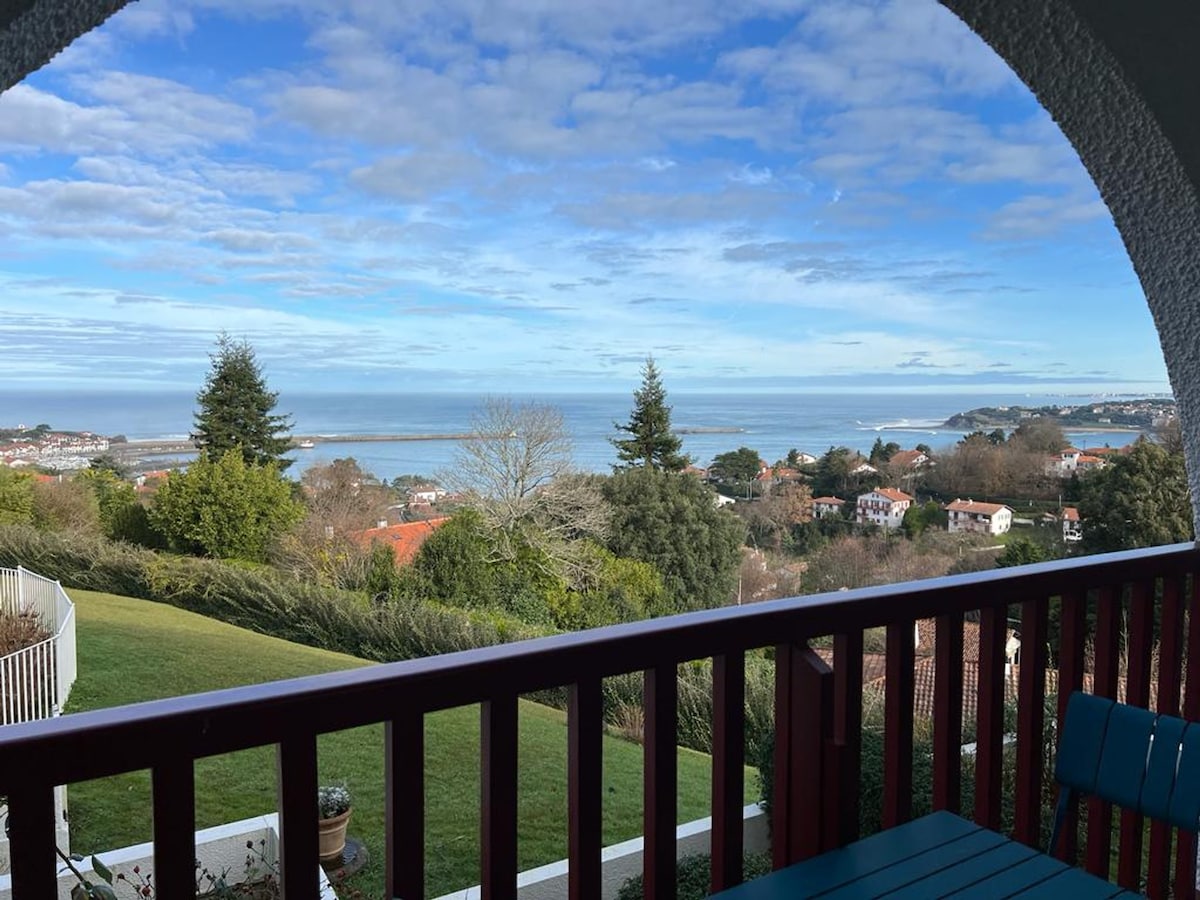 Appartement vue mer sur les hauteurs de Ciboure