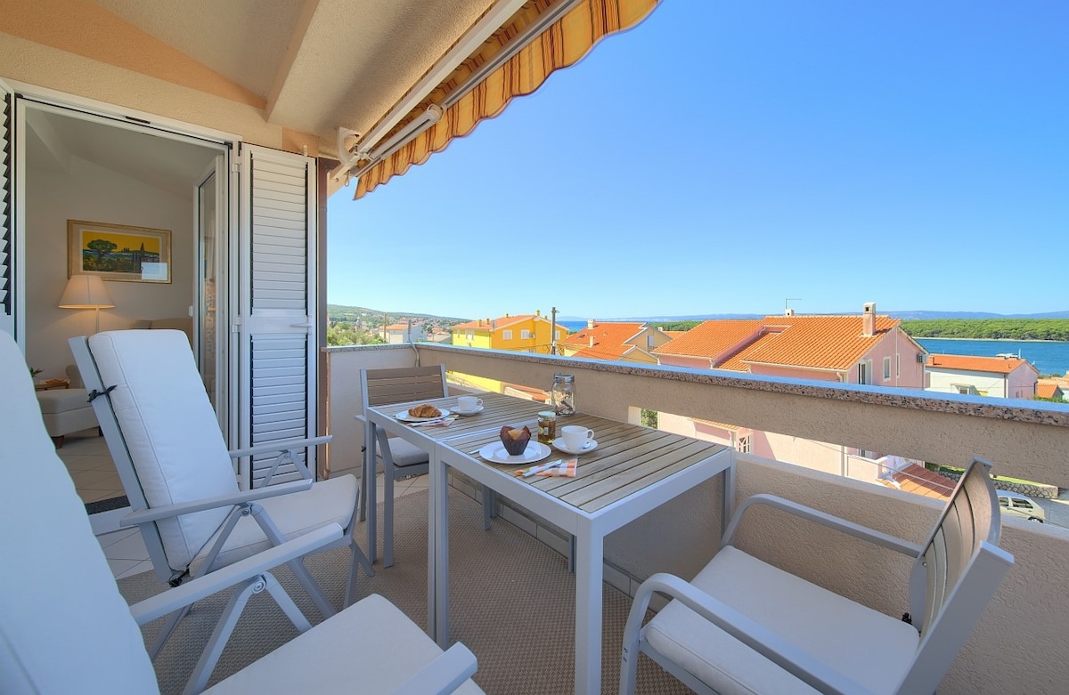 Sea & wine apartment with terrace & scenic sea vie