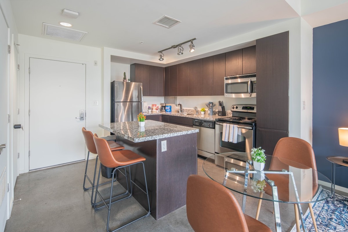 Comfy 1BD | Central Downtown | Gym+Pool+Parking