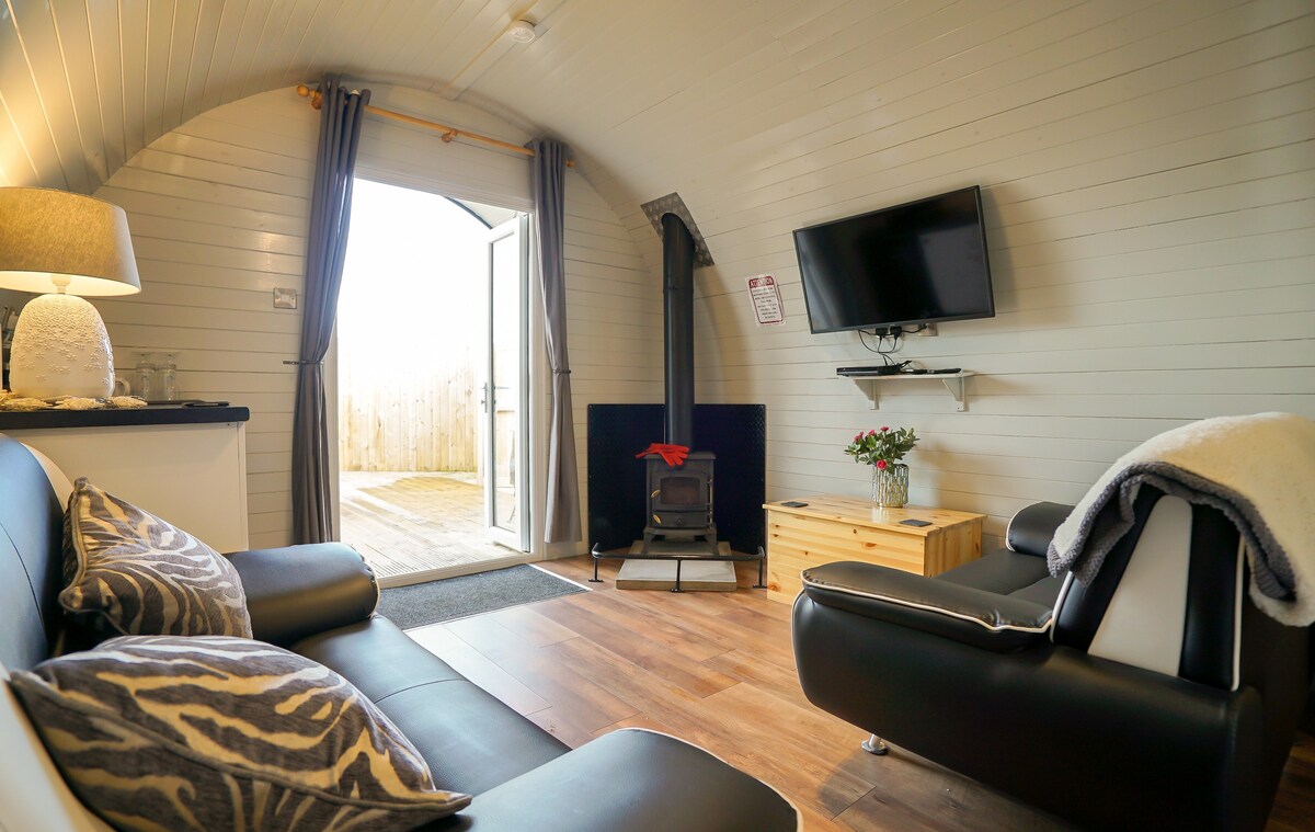 Deluxe Glamping Pod with Hot Tub in Frodsham