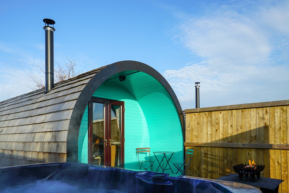 Deluxe Glamping Pod with Hot Tub in Frodsham