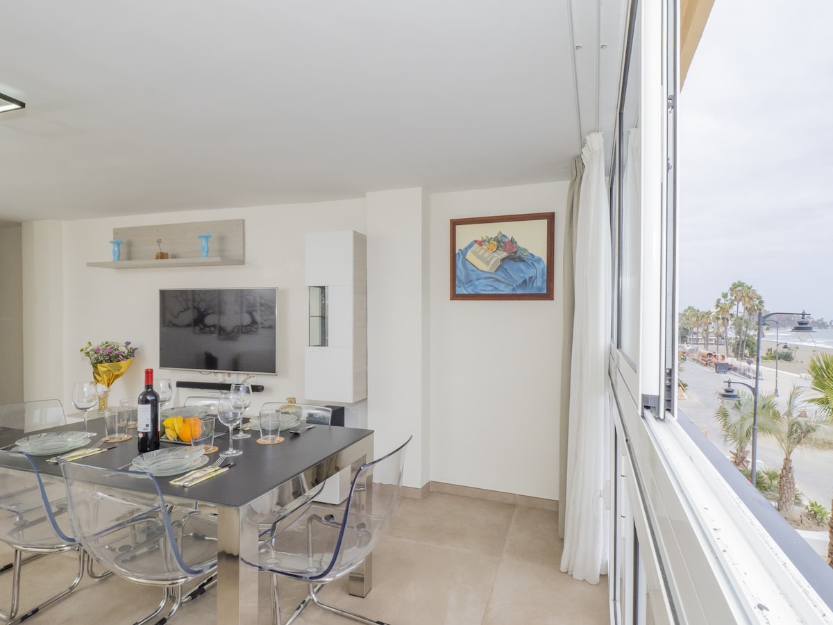 Cubo's Estepona Oceanview Apartment & Free Parking