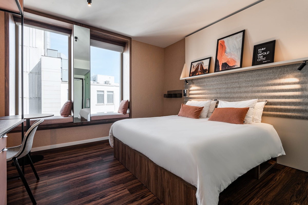 Trendy Urban-Styled Suite in Prime Antwerp Locati