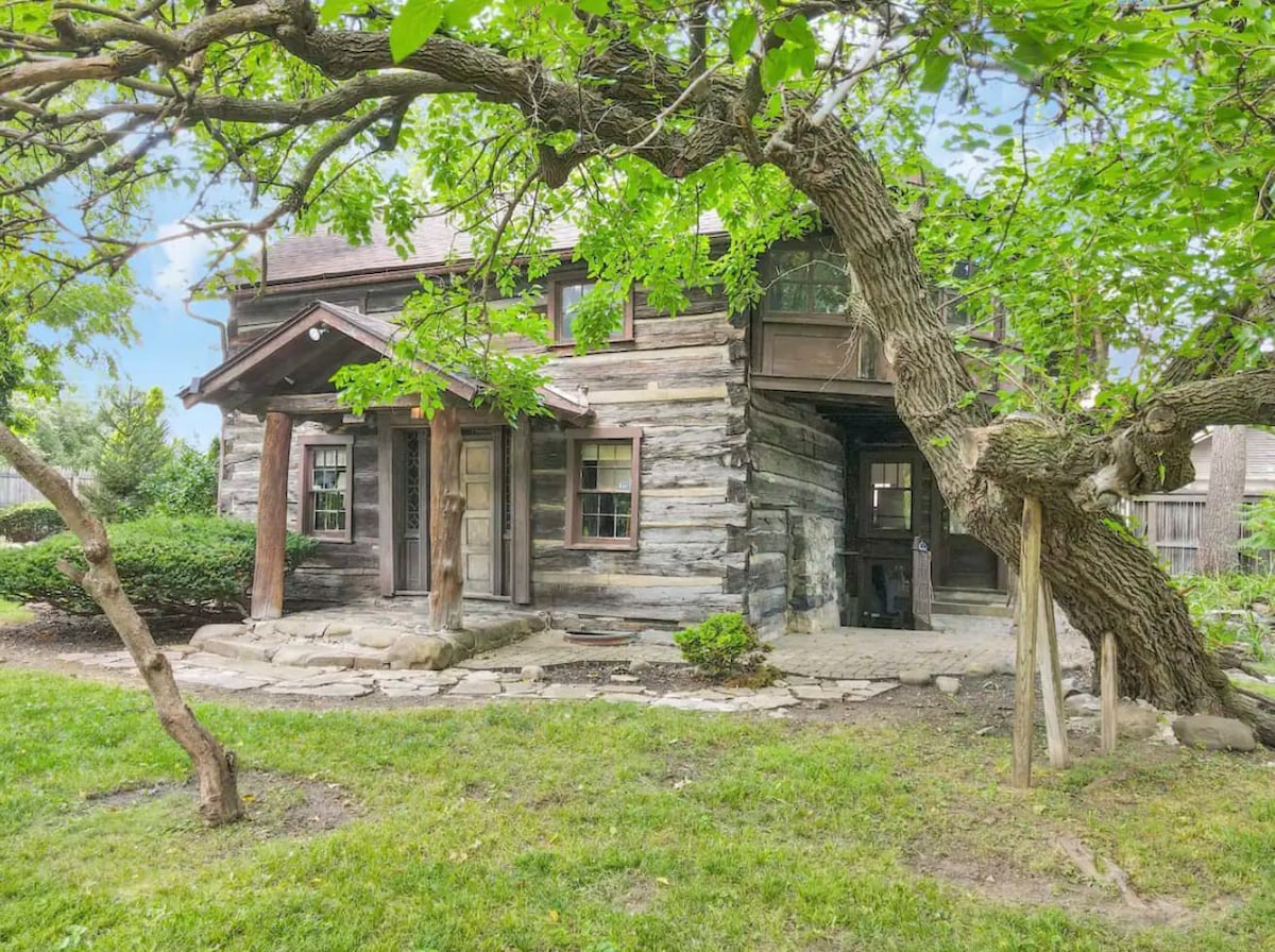 The City Cabin - Unique and Historic!