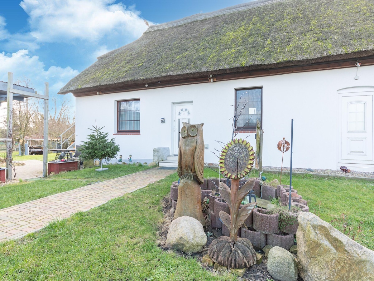 Holiday home on the Peenebach in Klein Bünzow