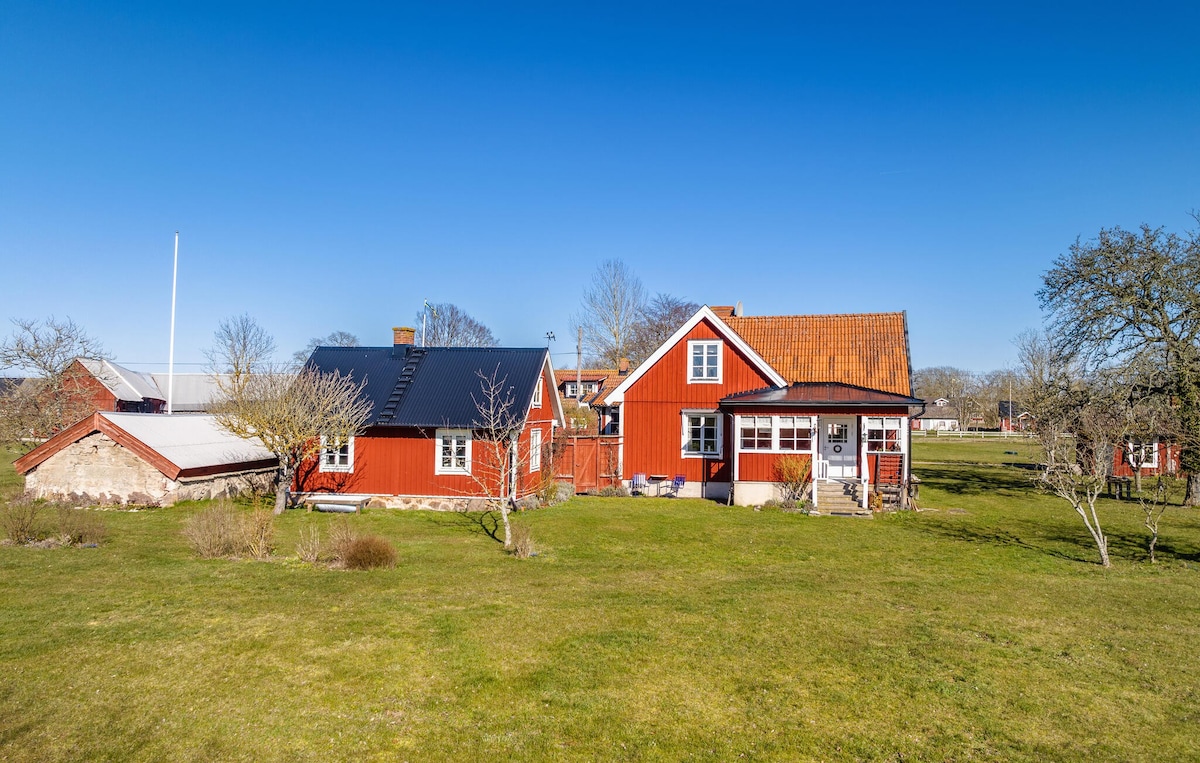 Gorgeous home in Löttorp with kitchen