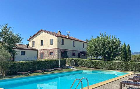 9 bedroom gorgeous home in Cingoli