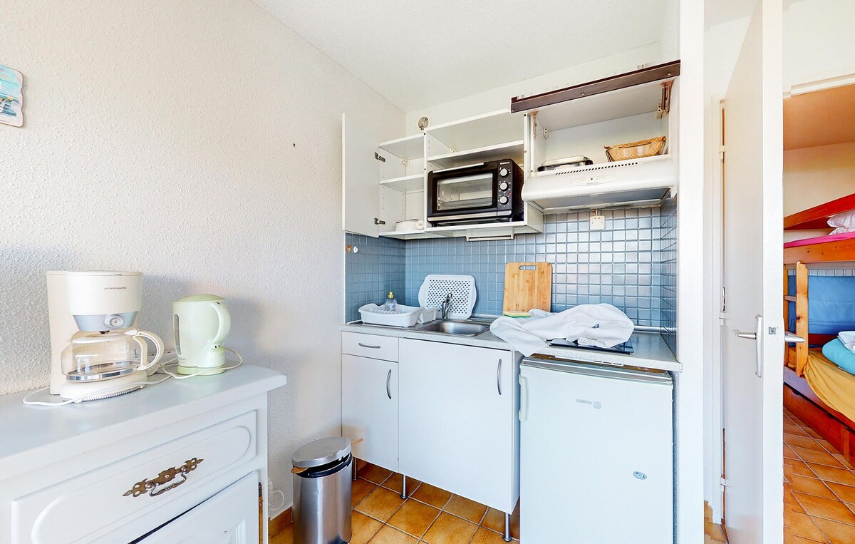 Nice apartment in Locmariaquer with kitchen