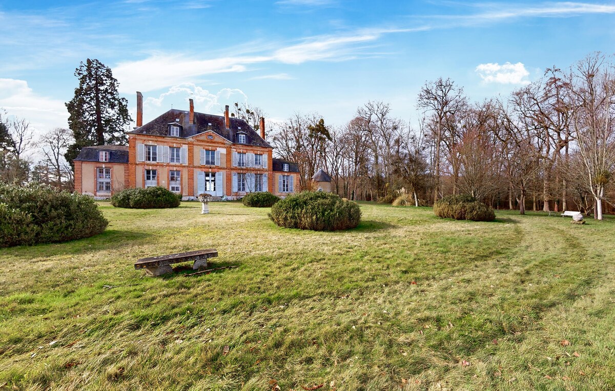 8 bedroom beautiful home in Saint-Vigor