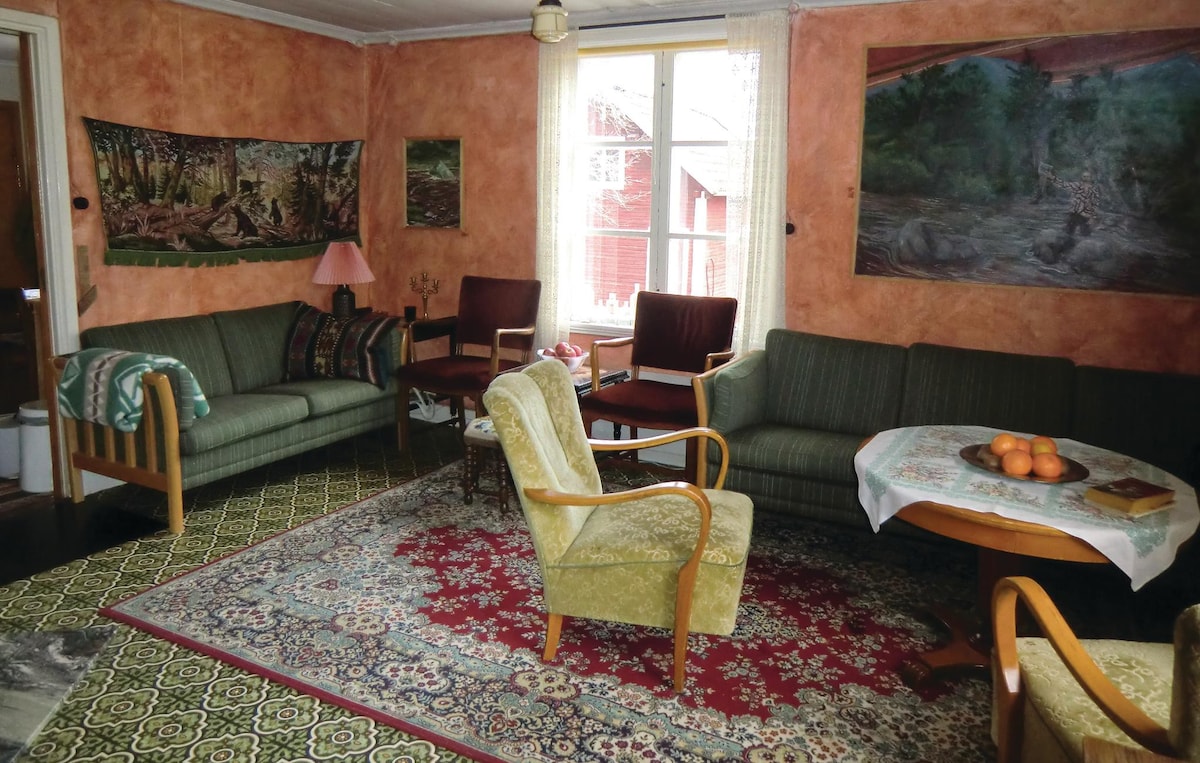 5 bedroom lovely home in Fågelfors