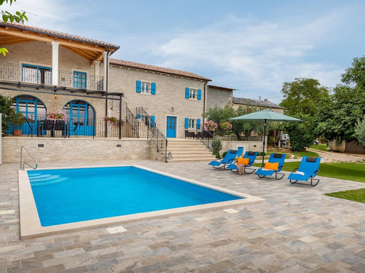 Stylish villa with swimming pool and garden