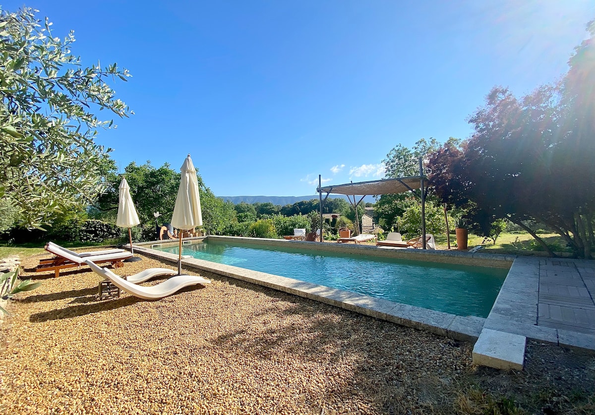 Stunning Holiday Home With Views Of The Luberon