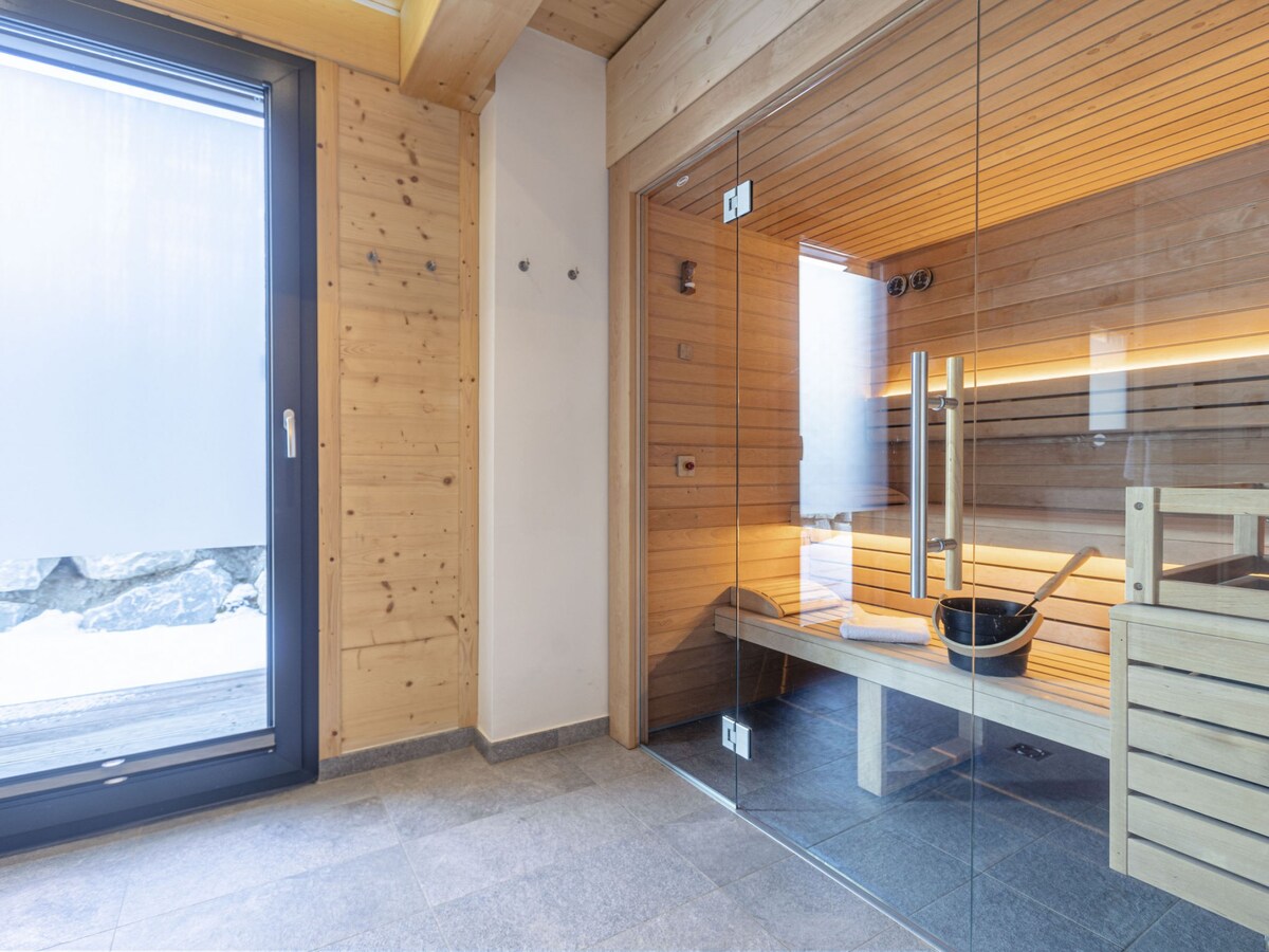 Superior # 26 mit Sauna & Hot Tub by Interhome