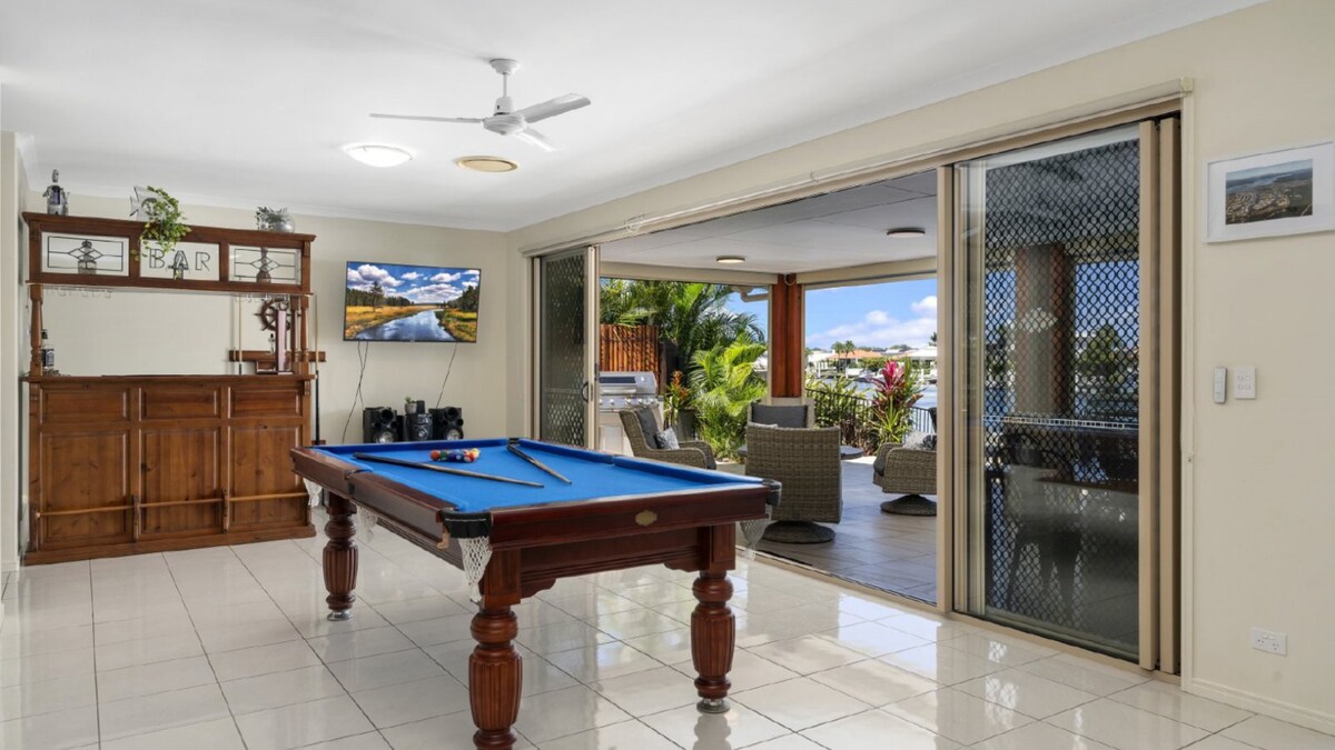 Bribie Bliss: Luxe Canal Living