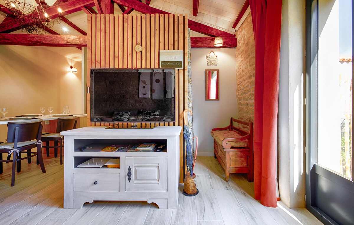 2 bedroom beautiful home in Saint-Pierre-d'Oléron