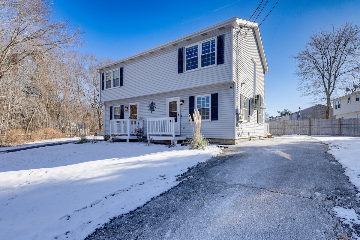 Niantic Duplex w/ Deck < 1 Mi to Beach + Boardwalk