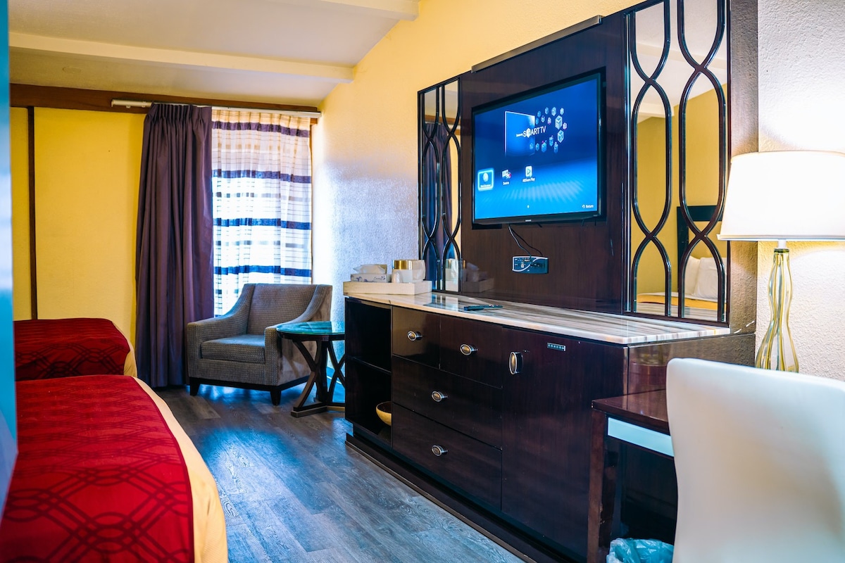 A Budget Hotel queen Rooms