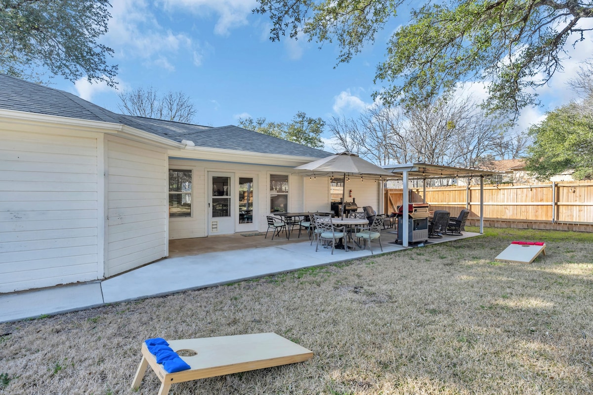 A Stones Throw Away from Lake LBJ!