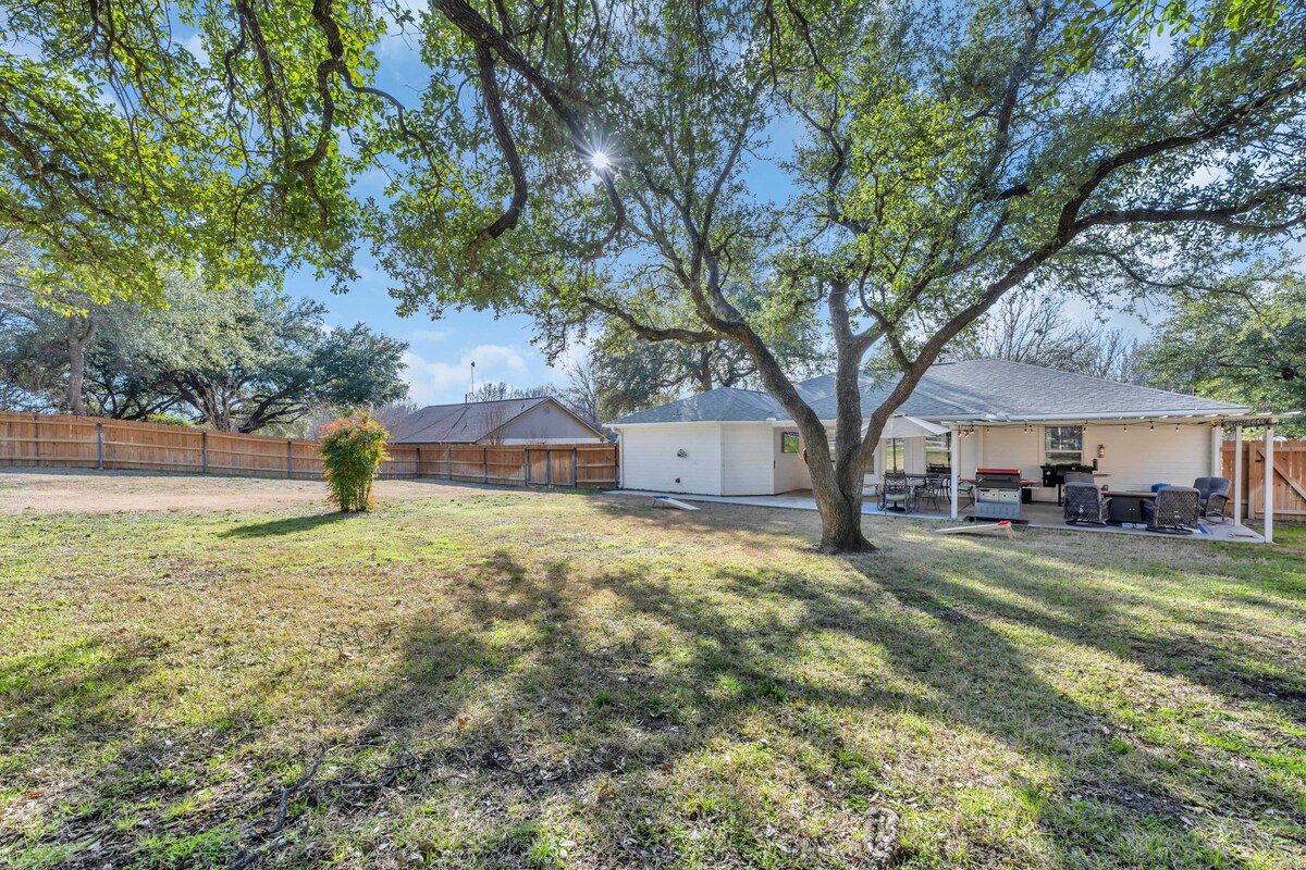 A Stones Throw Away from Lake LBJ!