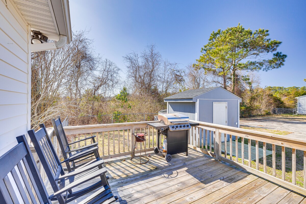 Charming Beaufort Home w/ Deck + Gas Grill!