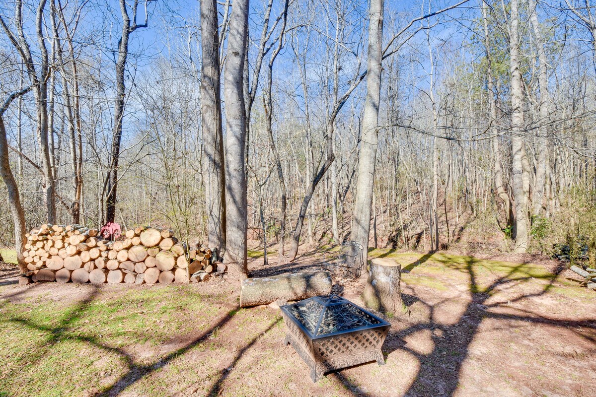 Rustic Jefferson Retreat w/ Fire Pit: Near Athens!