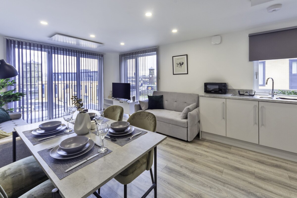 Modern and Bright 2 Bed Apartment in Ashford