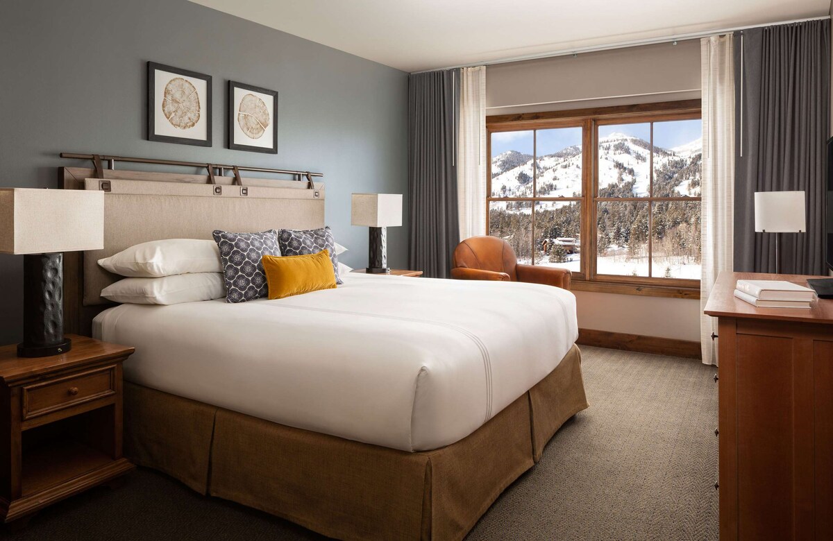 1-Bedroom Hotel Suite - 2 beds