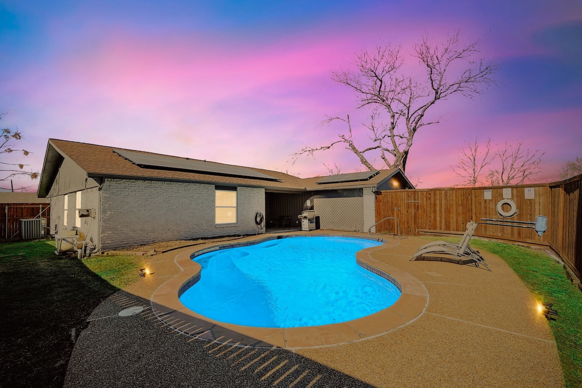 Cozy & Bright – 4BD/2BA, Pool, Mins to Attractions