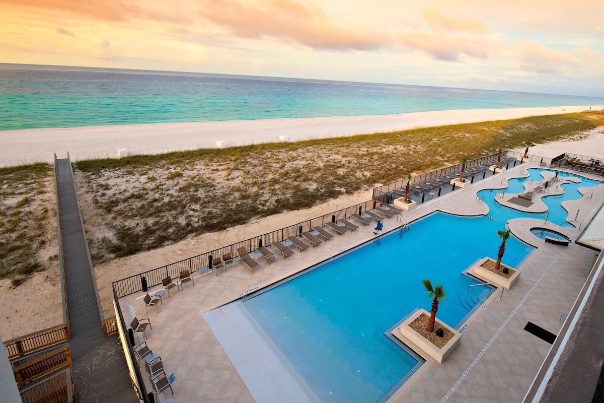 Beachfront Resort Perfection: Free Breakfast, Pool