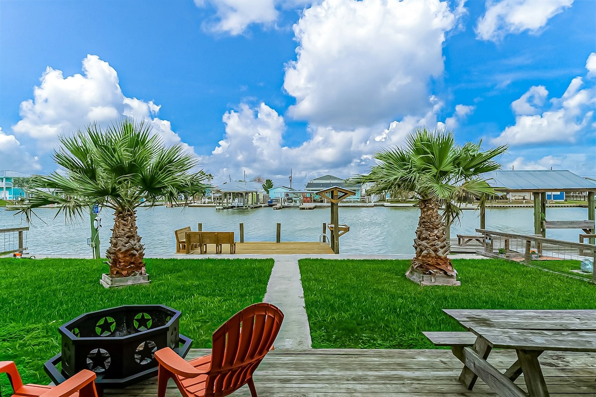 4BR waterfront retreat with dock & jet ski ramp