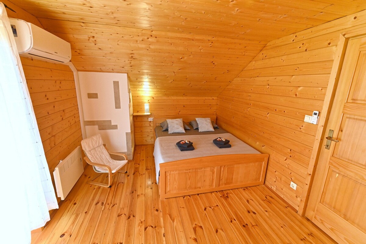 K-22351 Three bedroom house with terrace Mihalić