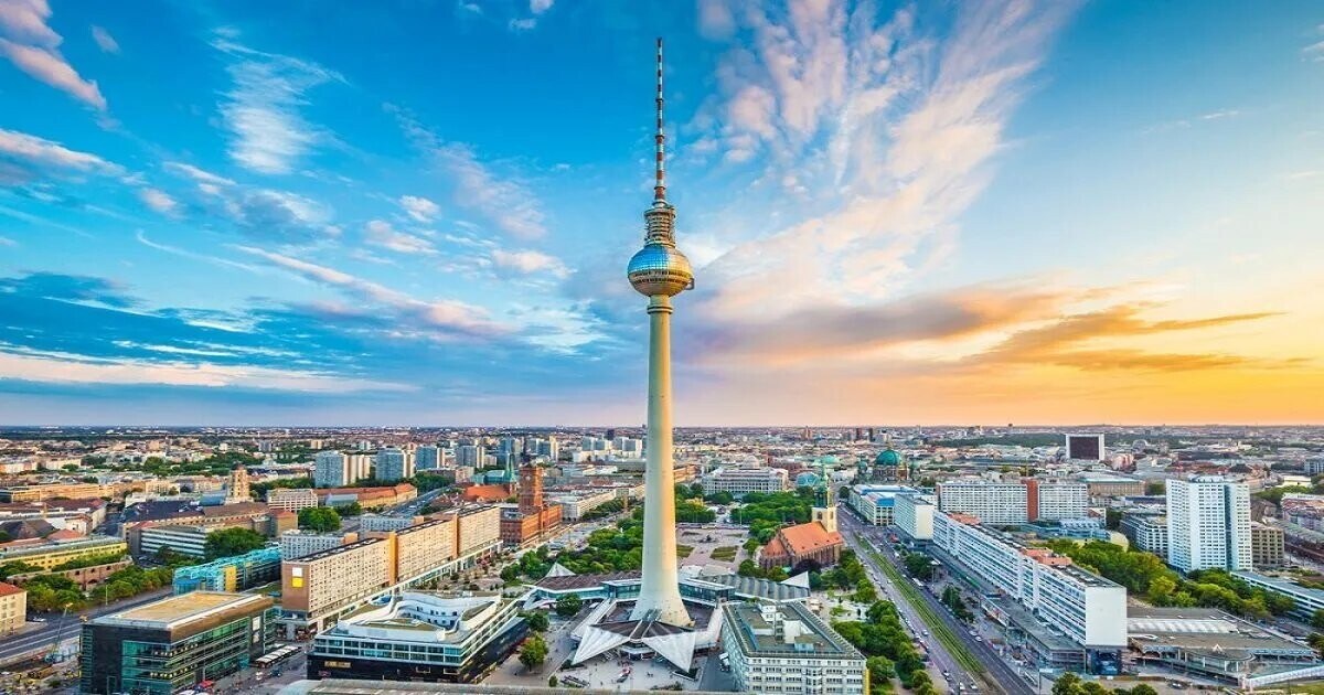 Hotel w/ Complimentary Breakfast Near TV Tower!