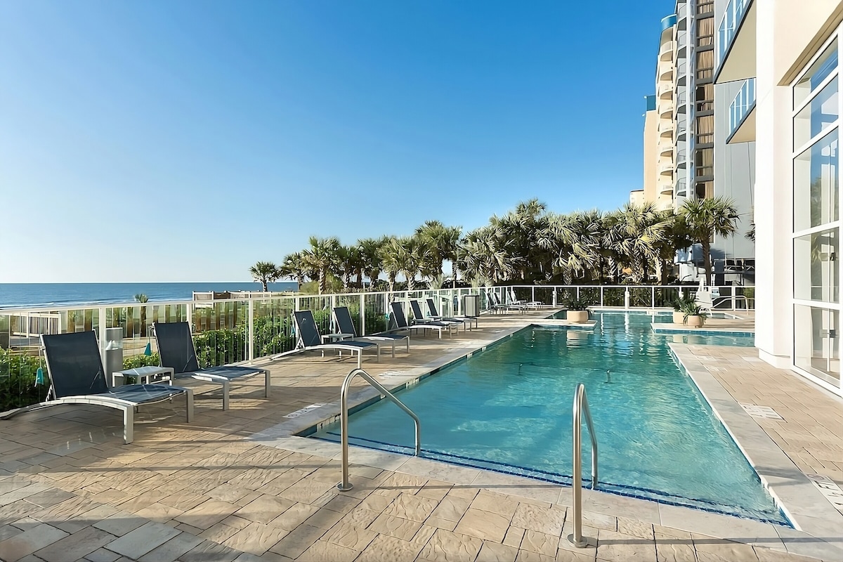 Myrtle Beach! Beachfront Affordable Stay! Parking!