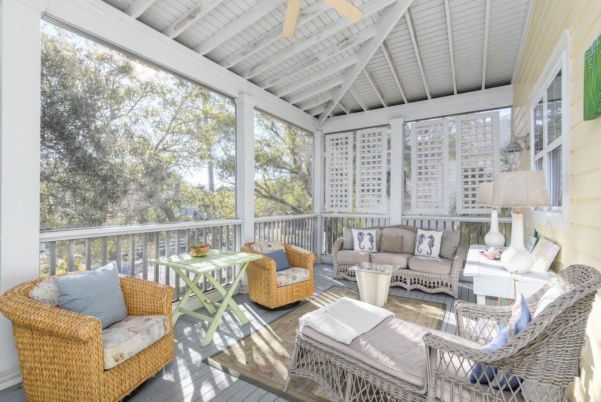 Home Close to Pier & Beach with Screened-in Porch!