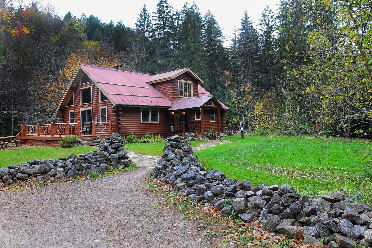 Idyllic Cabin Getaway w/ Hot Tub By Titus Mountain