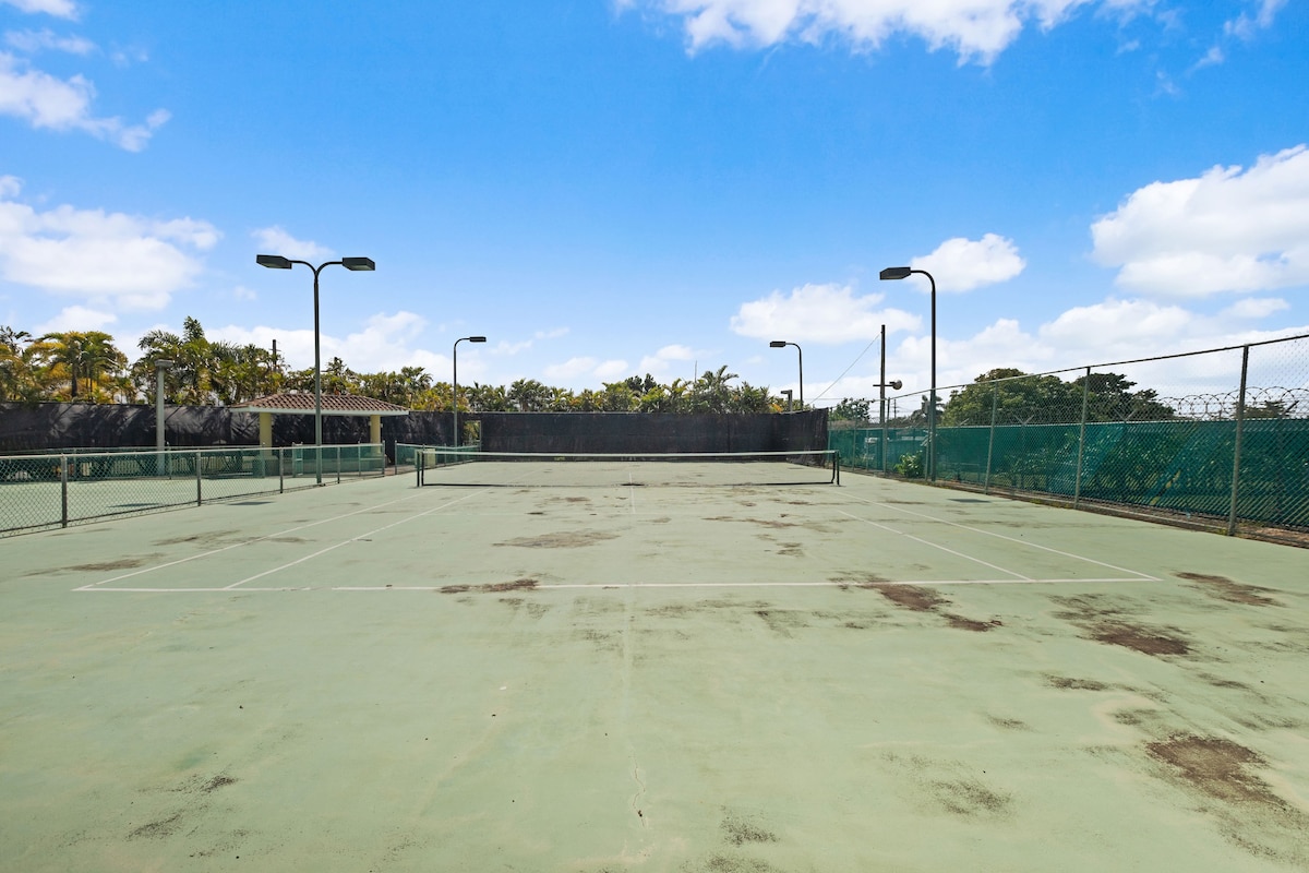 Otium | Beachfront Living,Tennis Court & Pool